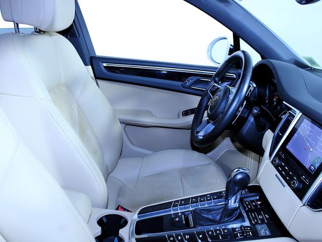 Certified 2018 Porsche Macan image 27