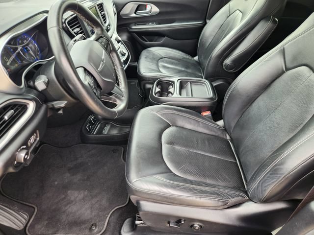 Used 2020 Chrysler Pacifica Touring-L w/ S Appearance Package FWD image 12