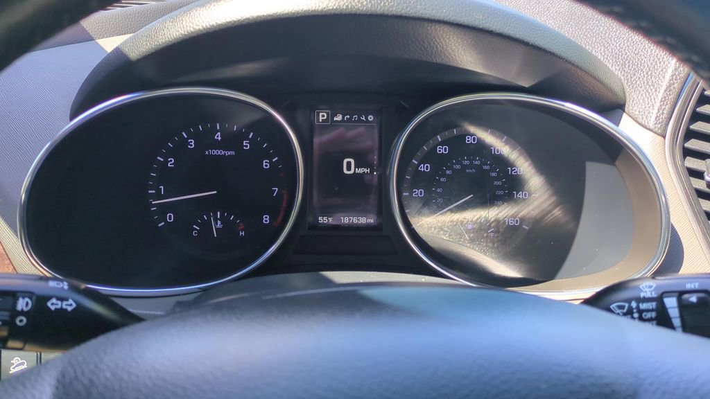 Used 2017 Hyundai Santa Fe AWD image 26