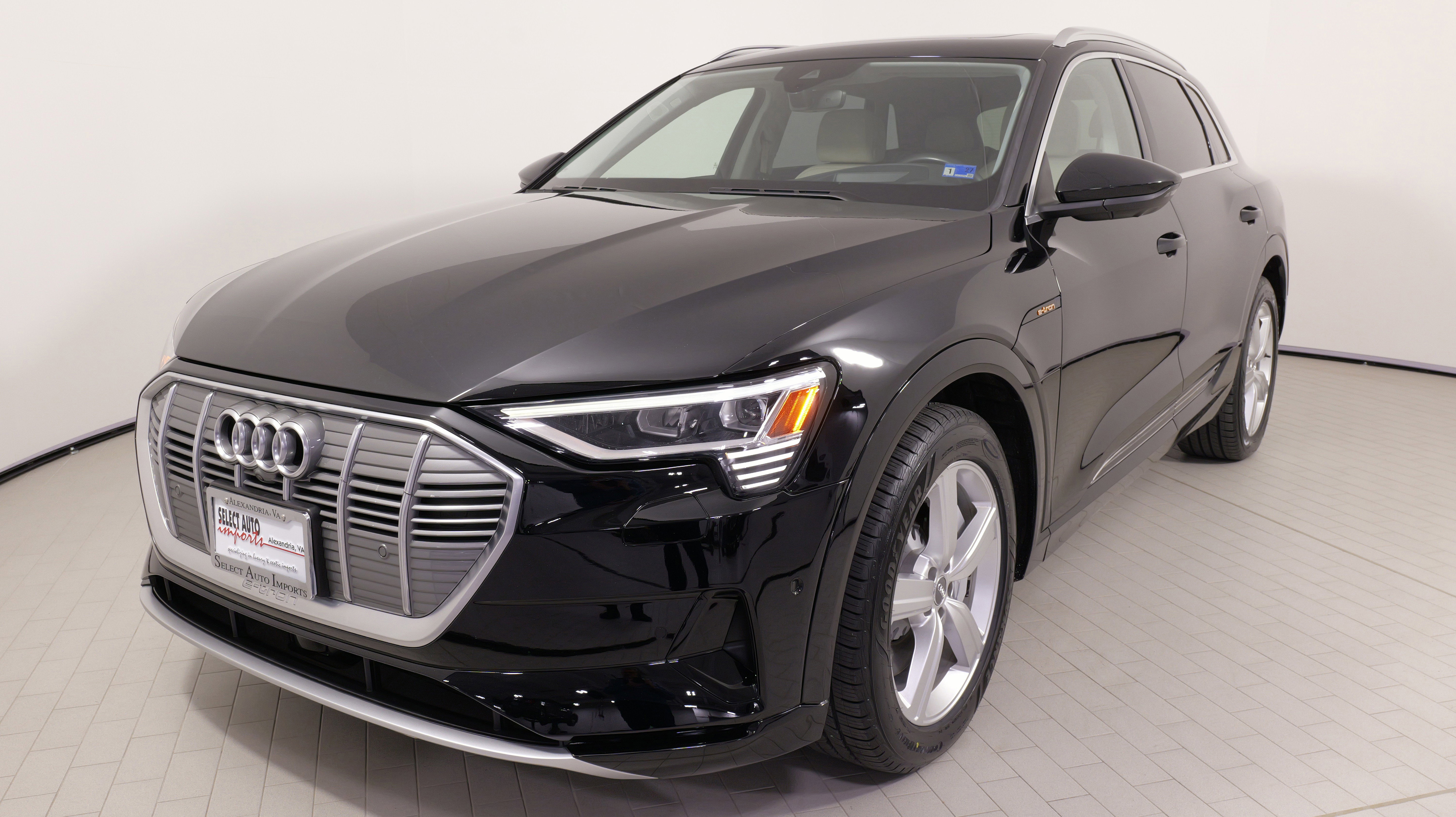 Used 2019 Audi e-tron Prestige w/ Prestige Package image 5