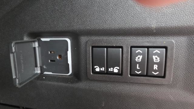 Used 2023 GMC Yukon AT4 image 21