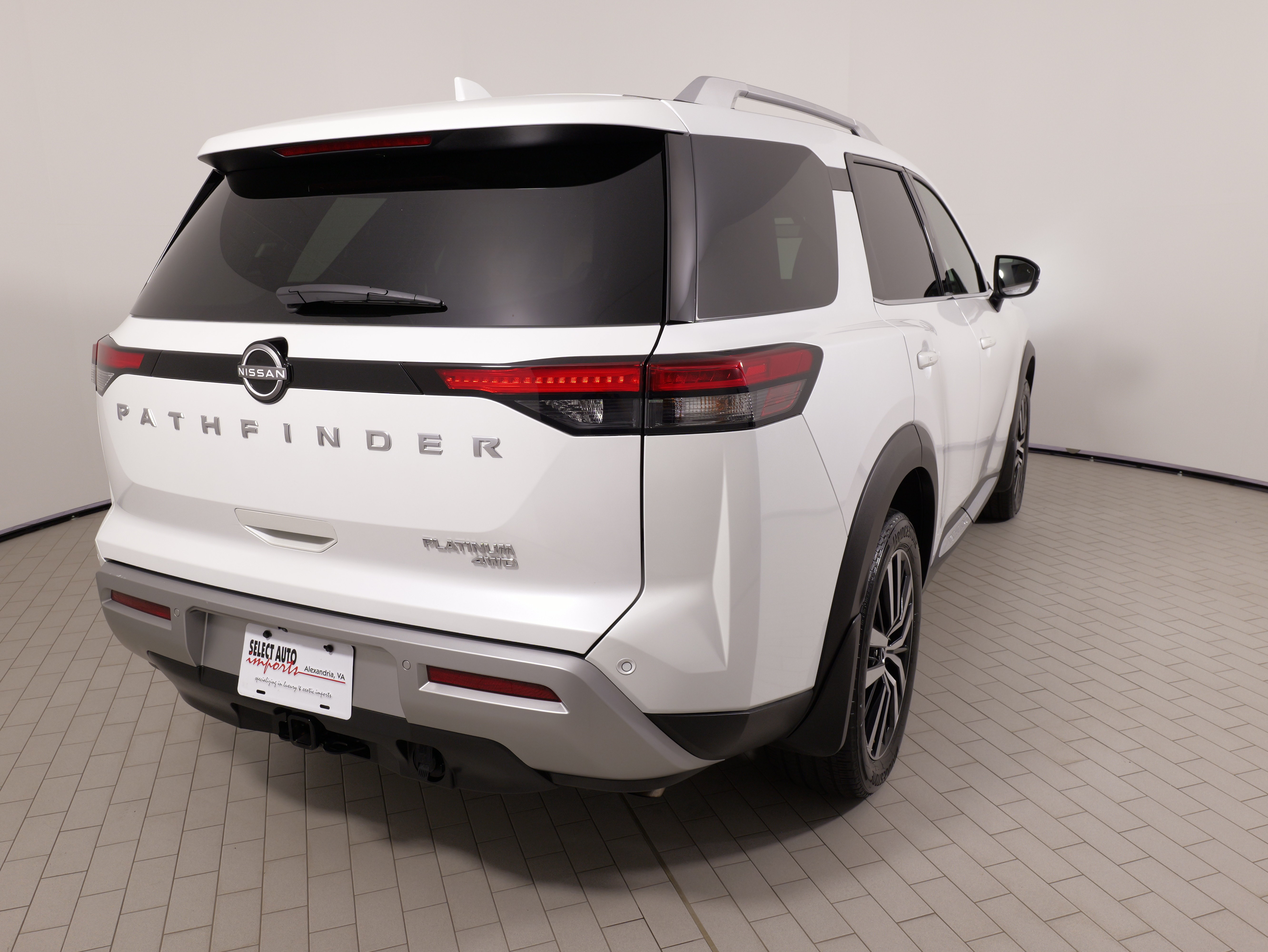 Used 2025 Nissan Pathfinder Platinum AWD/4WD image 15