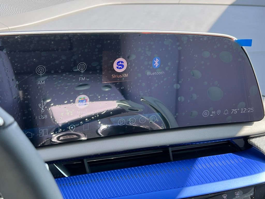 New 2026 Cadillac Optiq Luxury 1 image 39