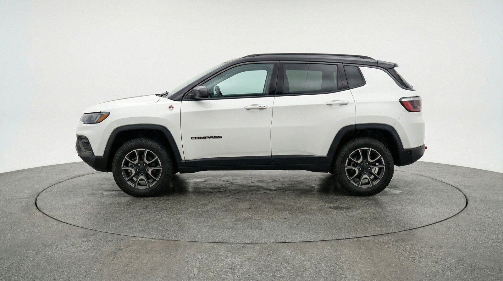 Used 2025 Jeep Compass Trailhawk AWD/4WD image 5