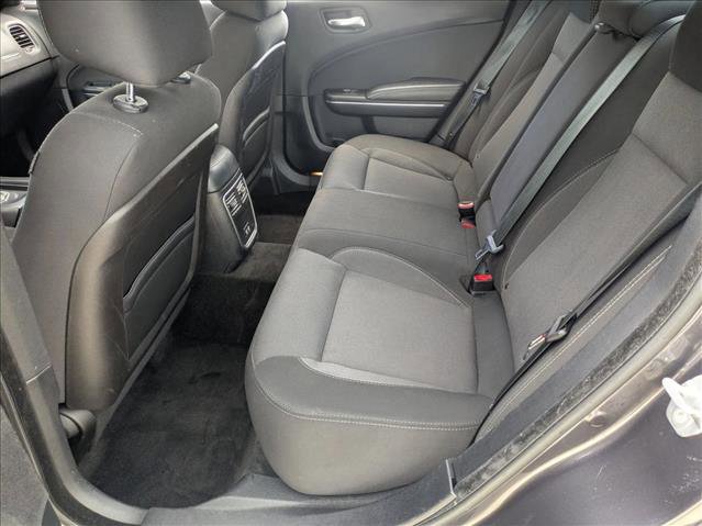 Used 2015 Dodge Charger SE w/ Sport Appearance Group image 17
