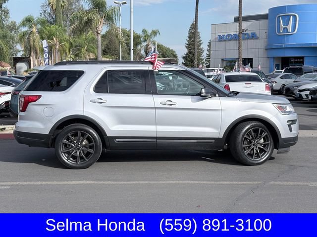 Used 2018 Ford Explorer XLT w/ Equipment Group 202A FWD image 4