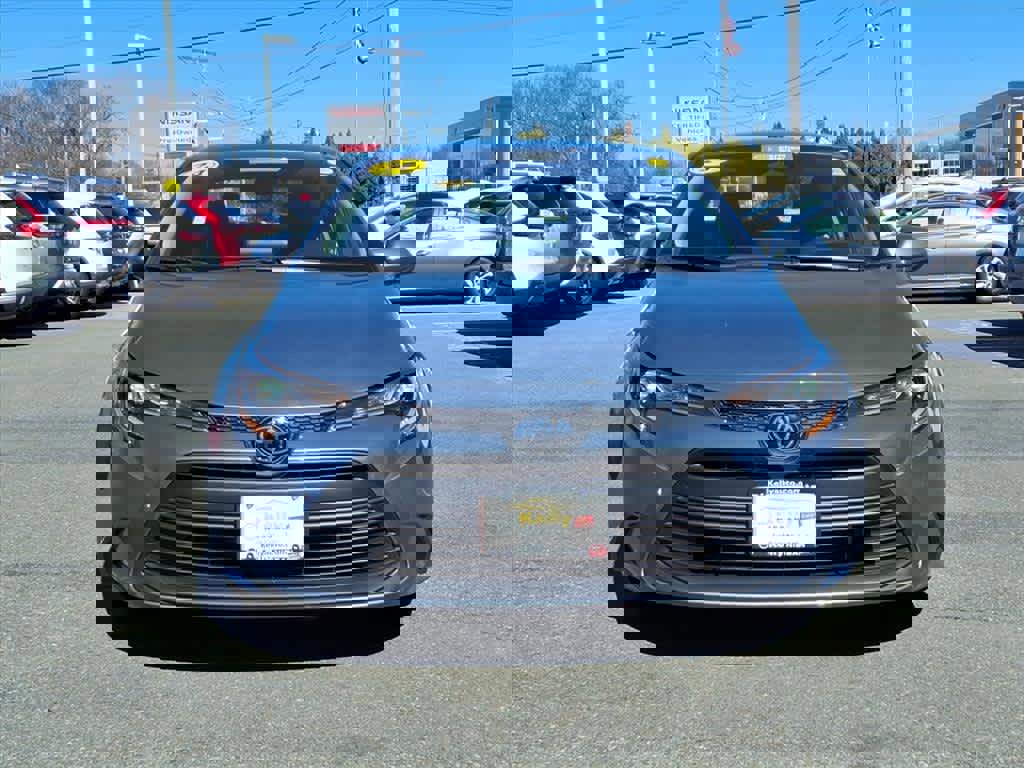 Used 2024 Toyota Corolla LE image 2