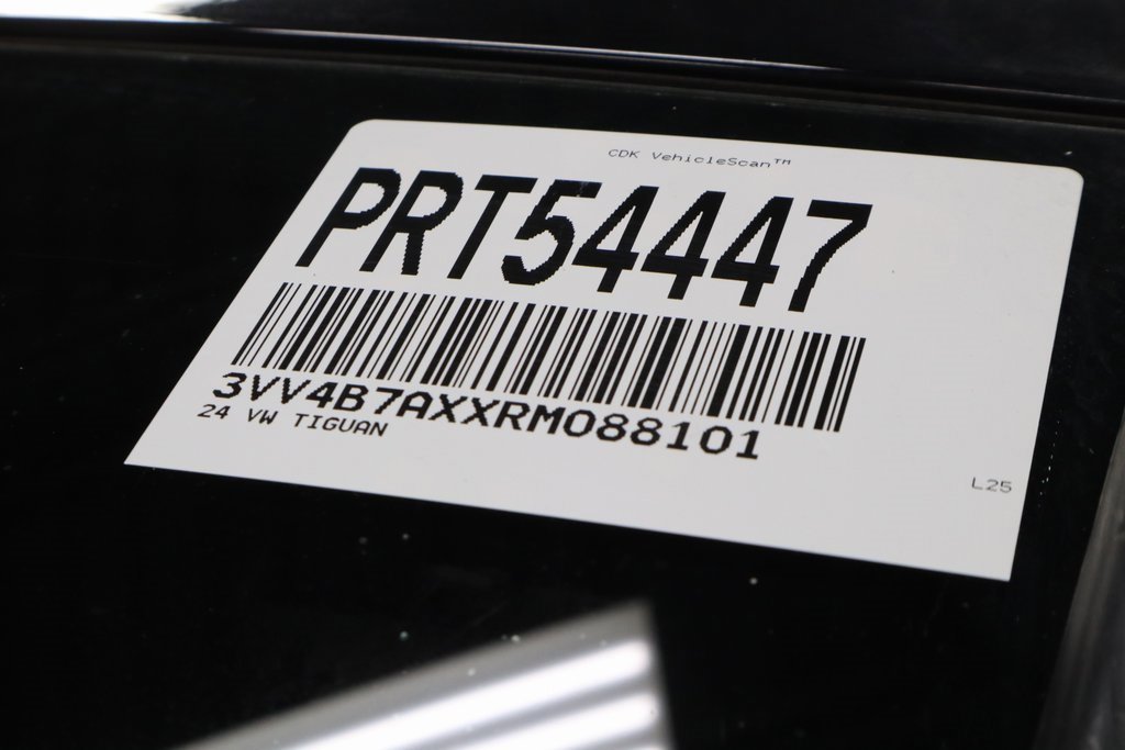 Used 2024 Volkswagen Tiguan SEL R-Line image 35