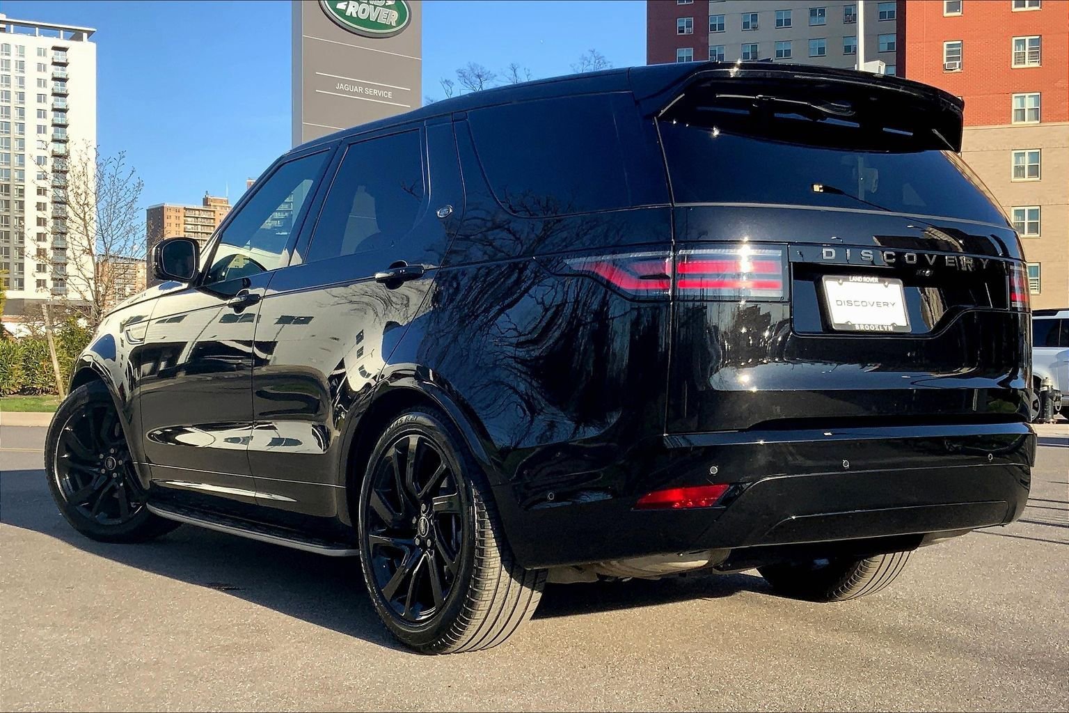 Used 2025 Land Rover Discovery Dynamic SE AWD/4WD image 11