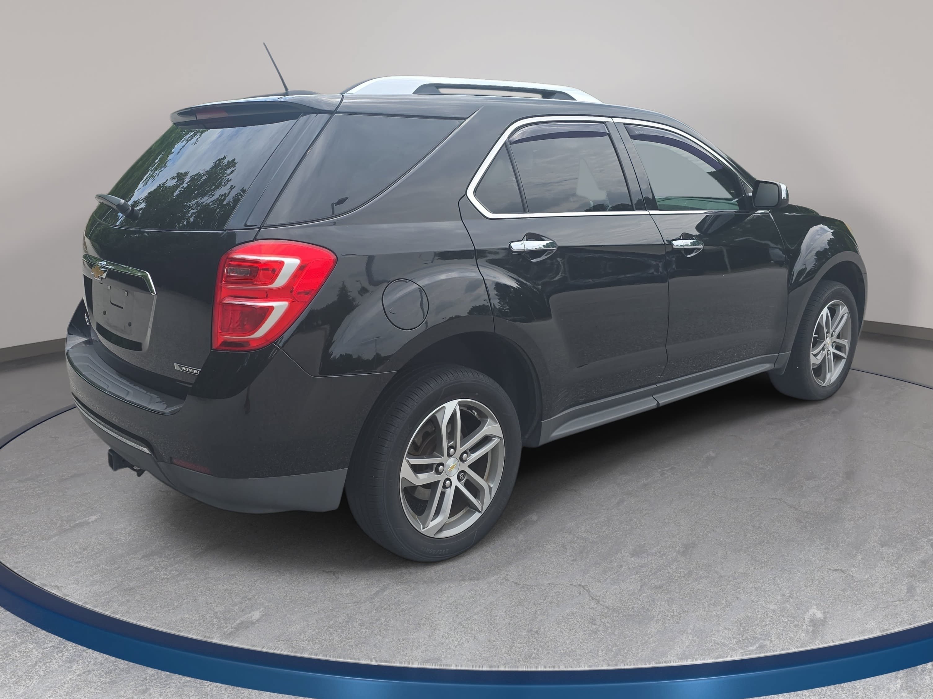 Used 2017 Chevrolet Equinox Premier w/ Enhanced Convenience Package FWD image 5