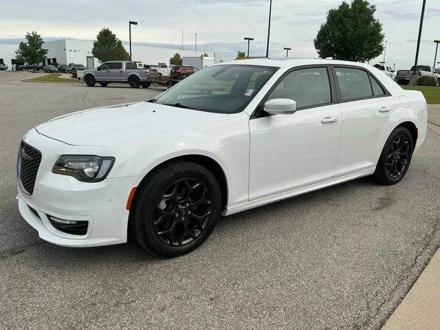 Used 2022 Chrysler 300 Touring L w/ Popular Equipment Group AWD/4WD image 3