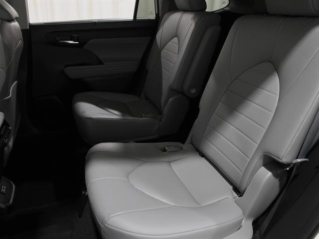 Used 2023 Toyota Highlander XLE image 21