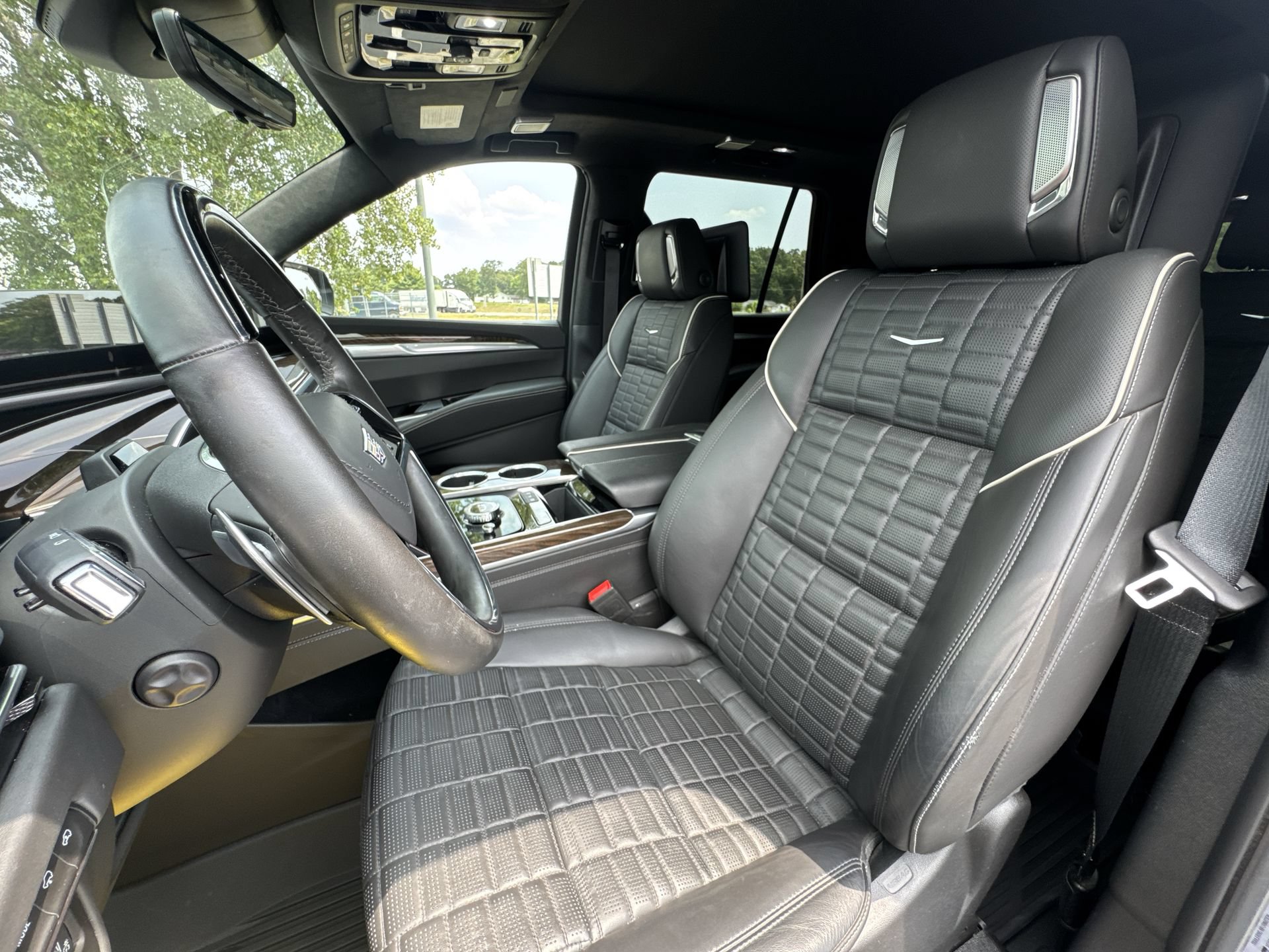 Certified 2025 Cadillac Escalade Sport Platinum w/ LPO, Floor Liner Package AWD/4WD image 11