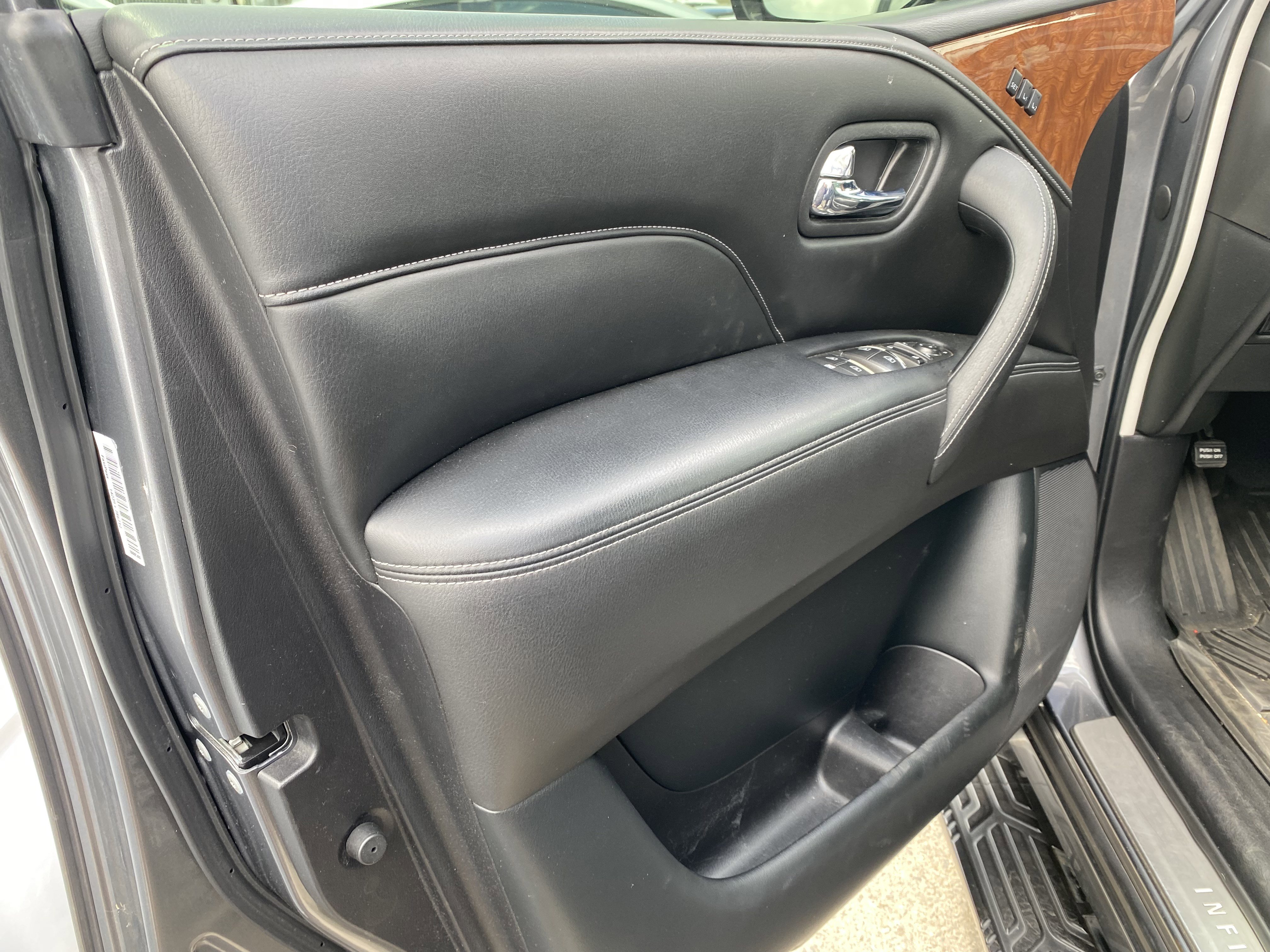 Used 2018 INFINITI QX80 4WD w/ Driver Assistance Package image 13
