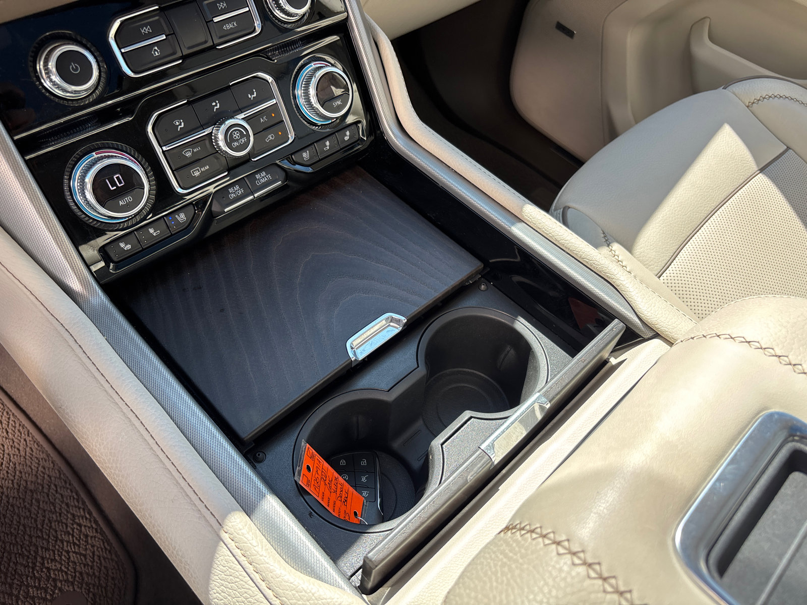 Used 2021 GMC Yukon Denali w/ Denali Premium Package image 24