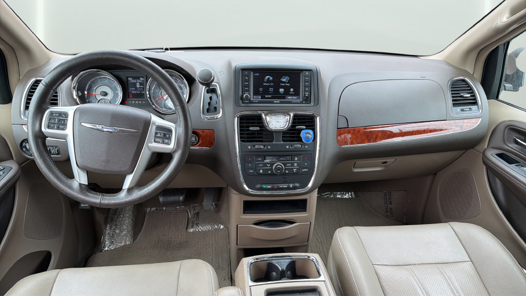 Used 2015 Chrysler Town & Country Touring-L w/ Driver Convenience Group FWD image 31