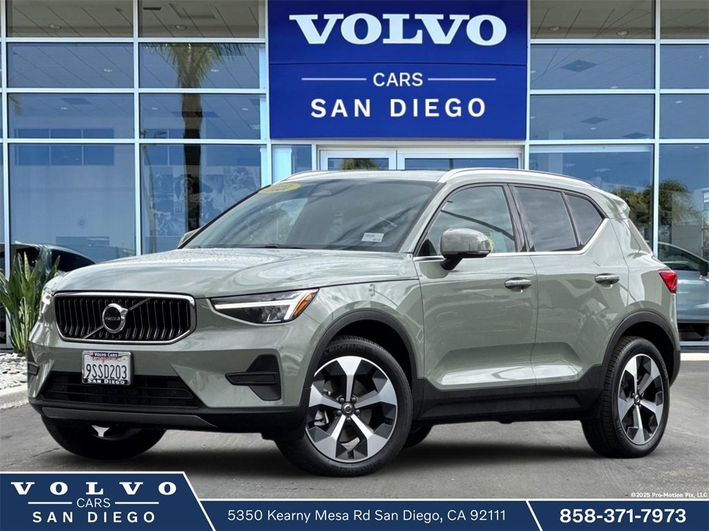 New 2025 Volvo XC40 B5 Core
