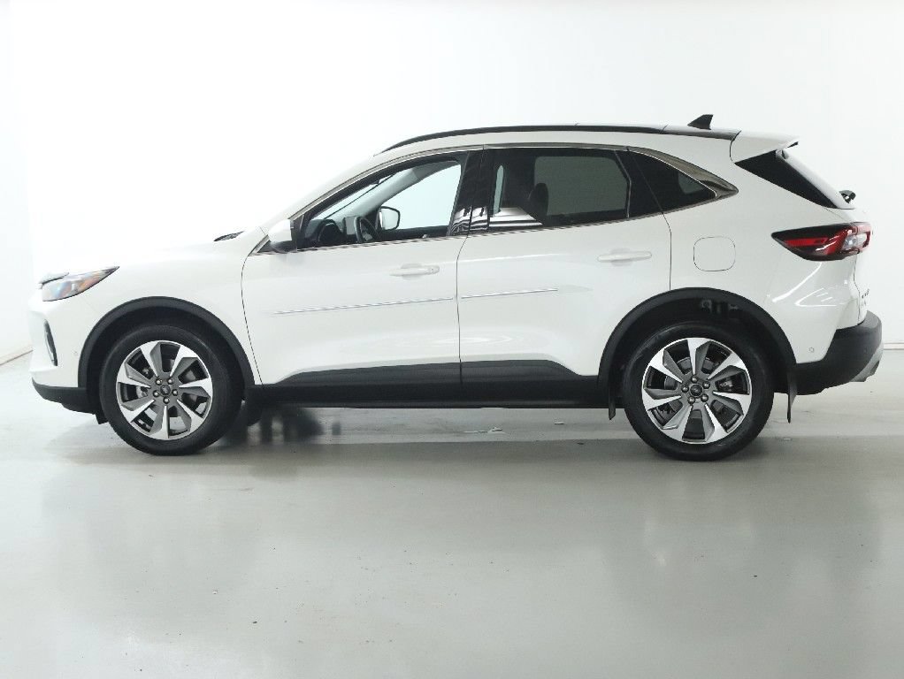 Used 2023 Ford Escape Platinum w/ Premium Technology Package AWD/4WD image 39
