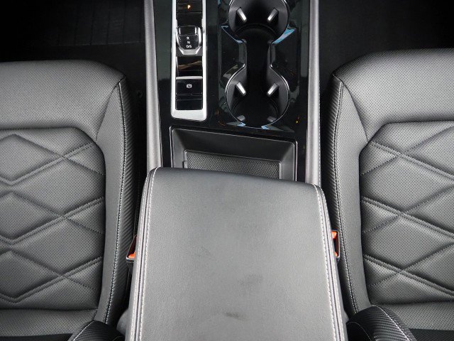 Used 2024 Volkswagen Atlas SE w/ Technology Package image 23