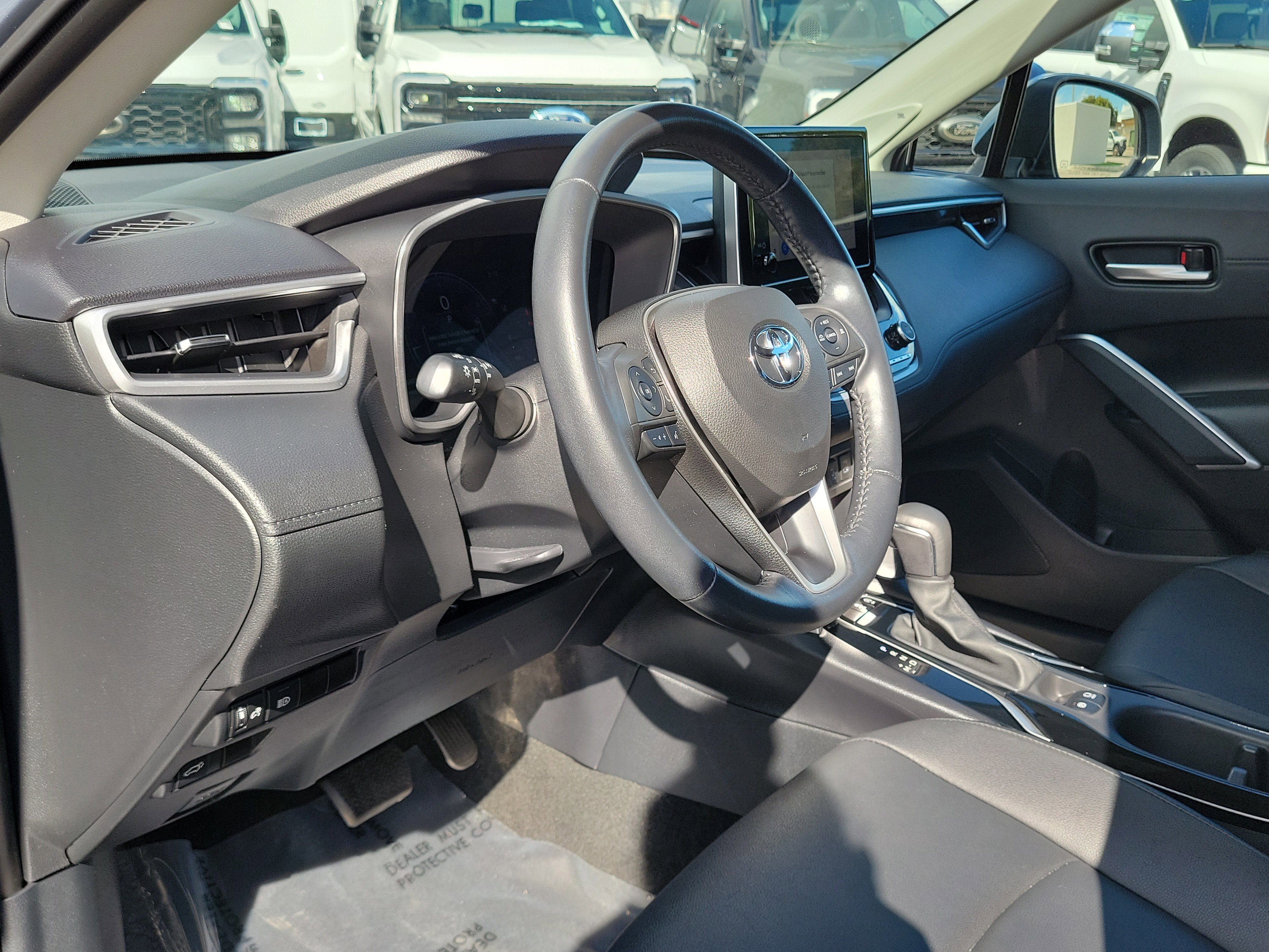 Used 2023 Toyota Corolla Cross XLE image 7