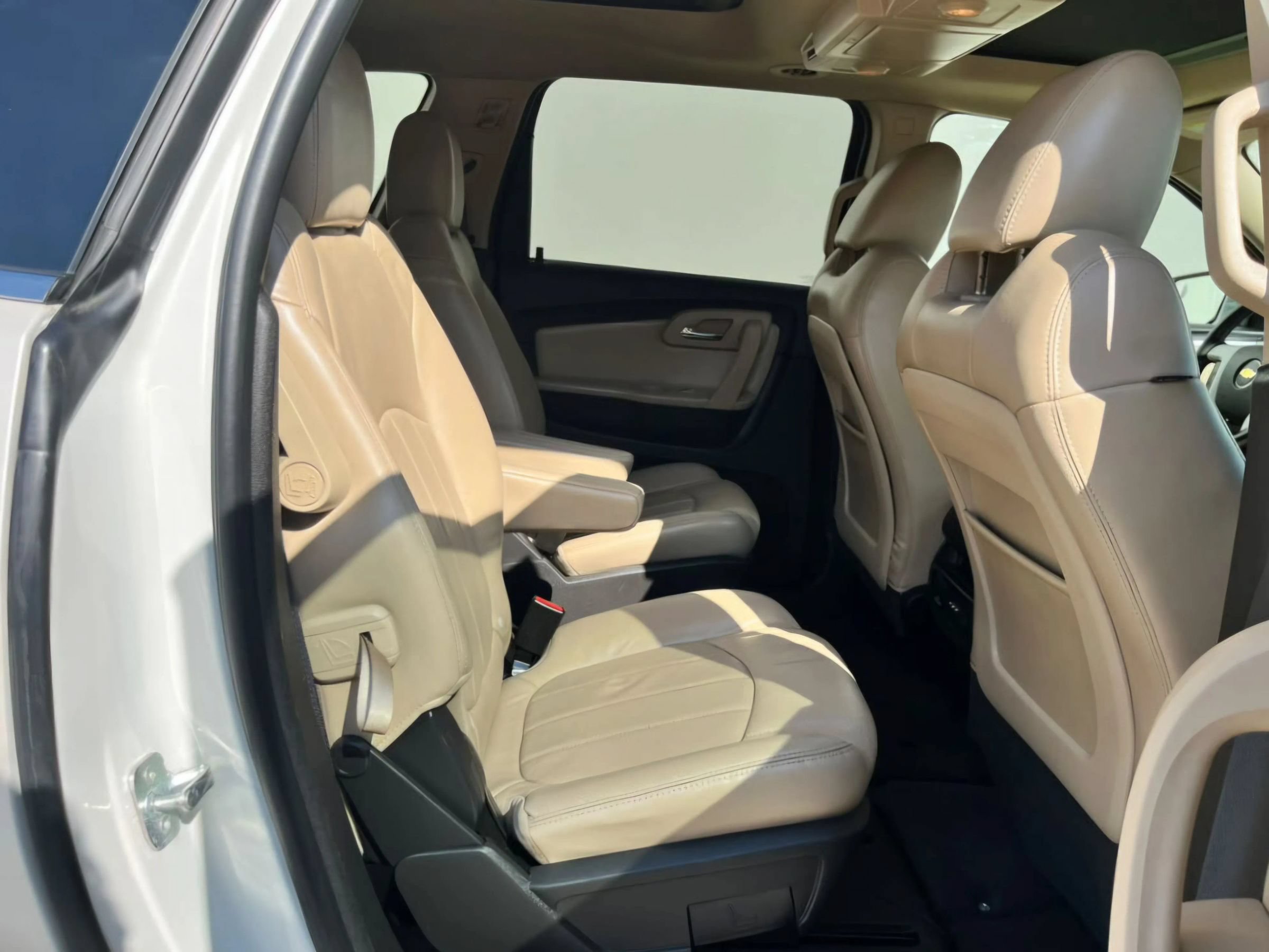 Used 2012 Chevrolet Traverse LTZ FWD image 41