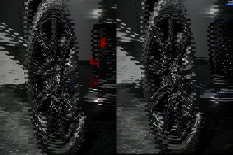 Used 2019 Land Rover Range Rover Sport HST image 3