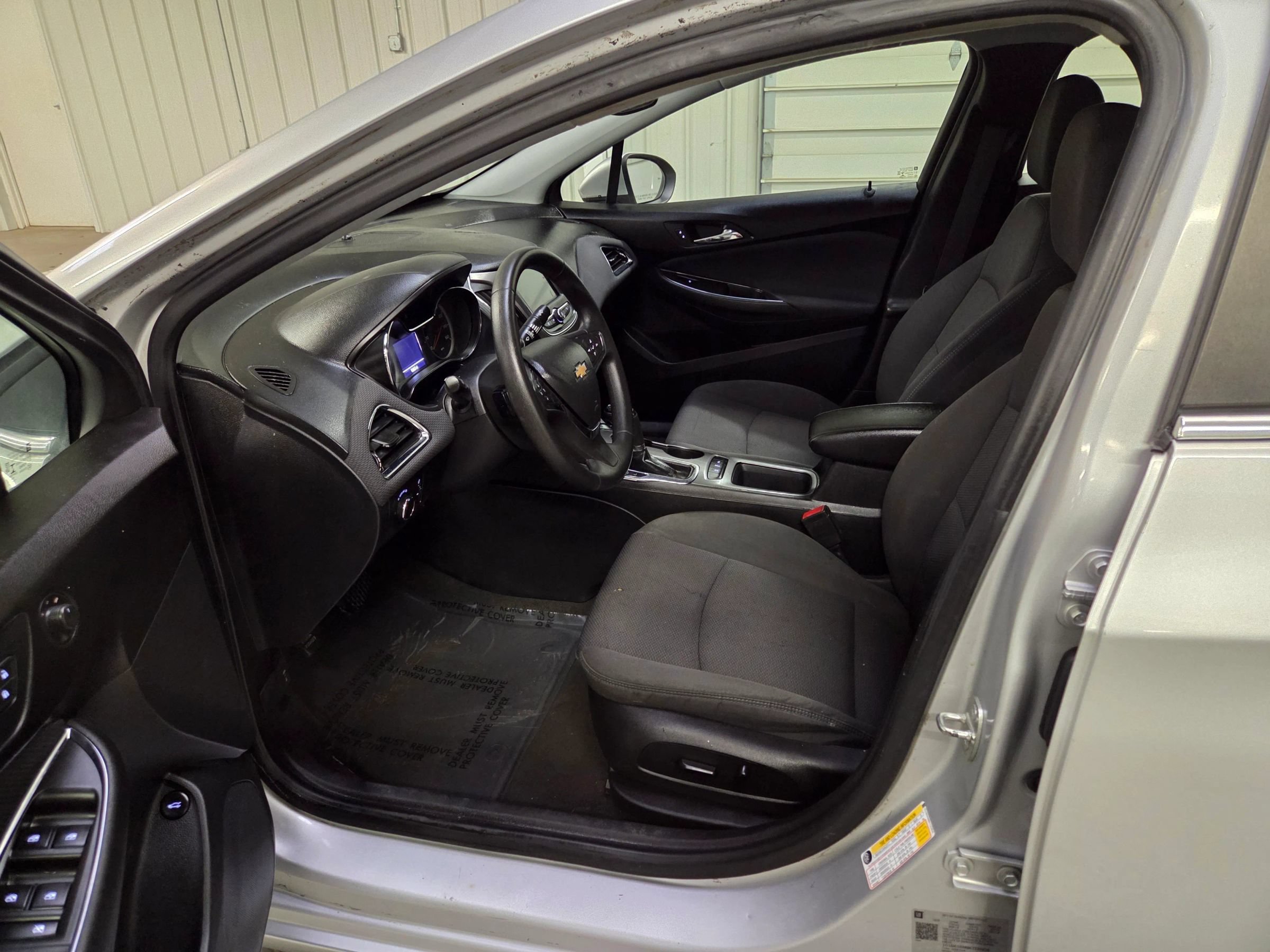 Used 2019 Chevrolet Cruze LT w/ Convenience Package FWD image 14