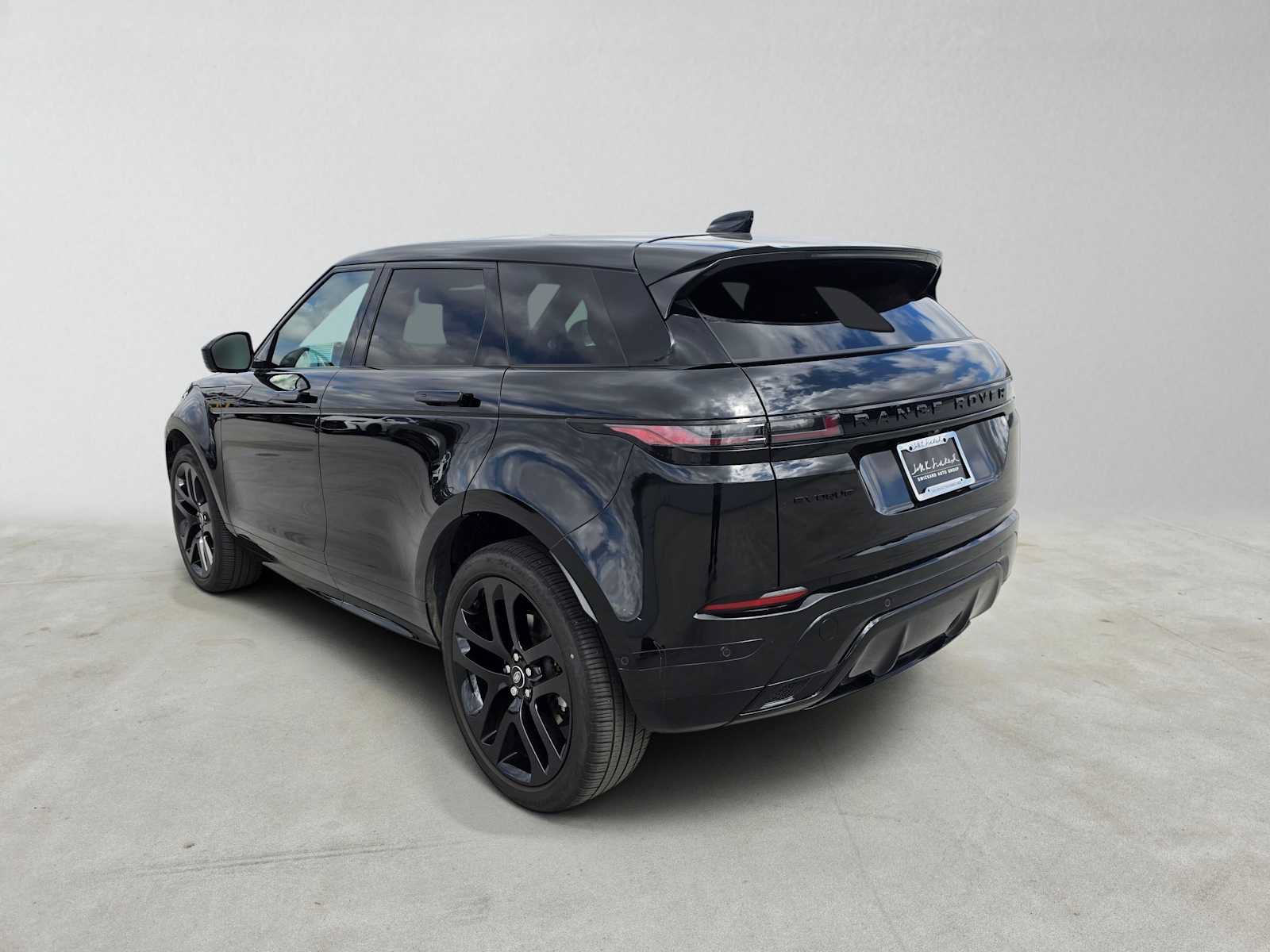 Used 2024 Land Rover Range Rover Evoque Dynamic SE AWD/4WD image 3