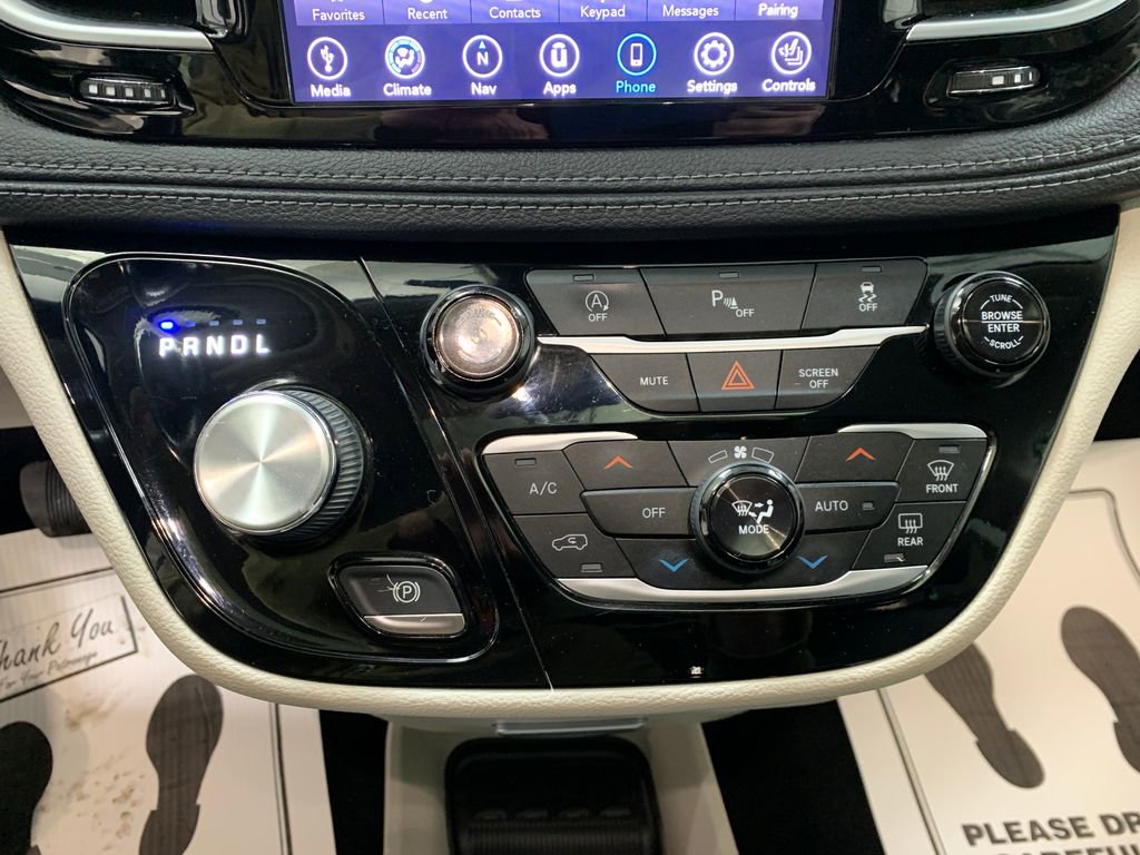 Used 2020 Chrysler Pacifica Limited image 11