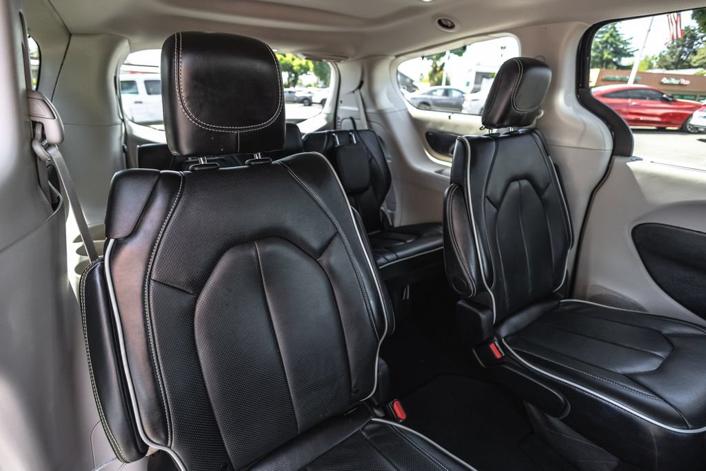 Used 2024 Chrysler Pacifica Limited FWD image 31