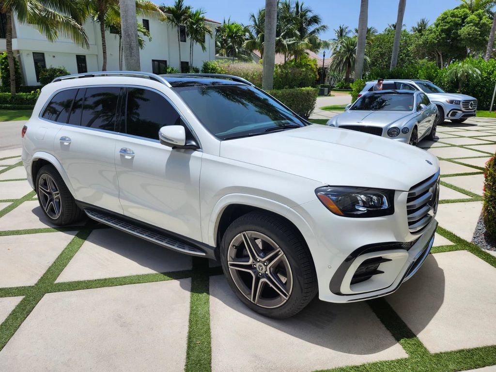 Used 2024 Mercedes-Benz GLS 450 4MATIC image 2