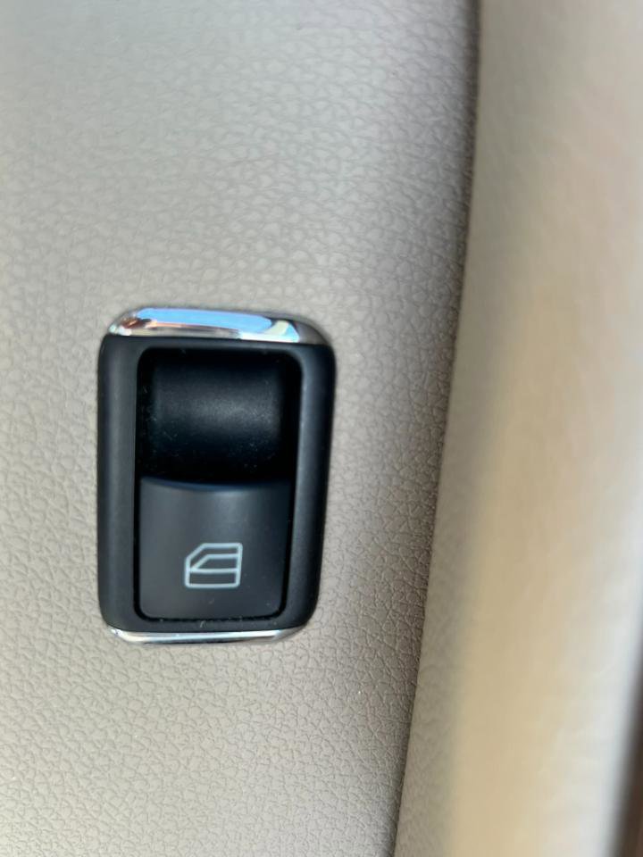 Used 2010 Mercedes-Benz C 300 Sedan image 28