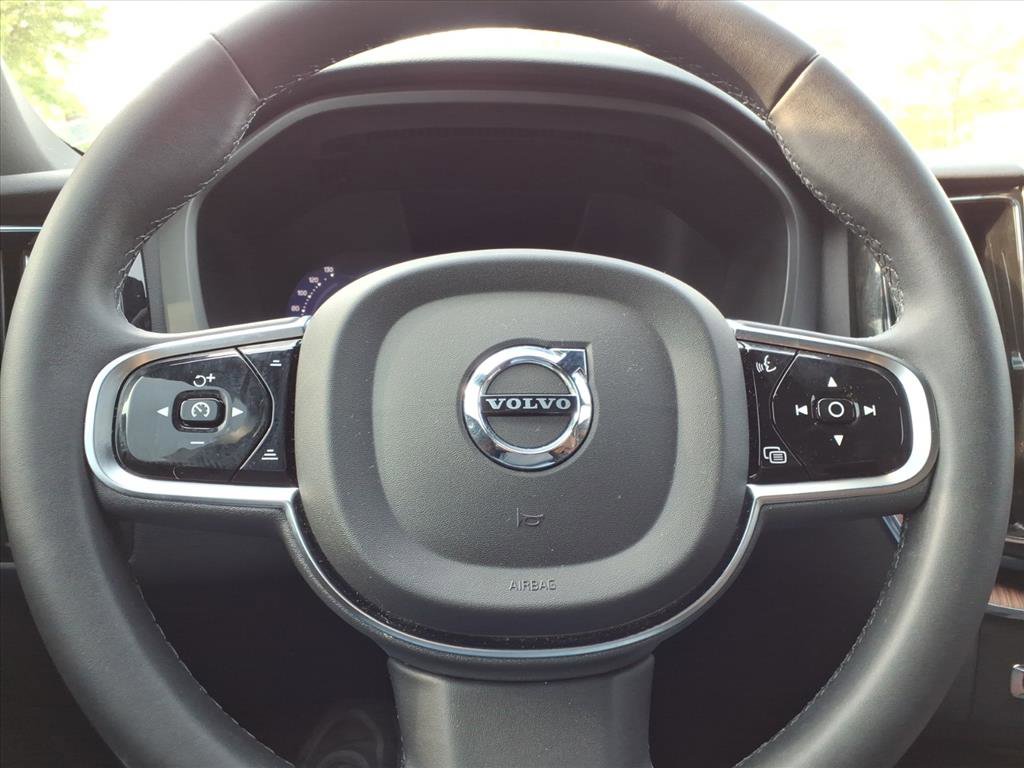 Certified 2024 Volvo XC60 B5 Plus w/ Protection Package Premier image 28