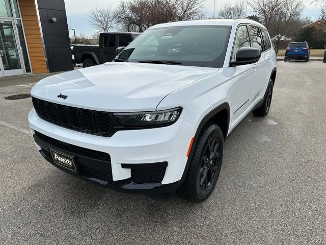New 2025 Jeep Grand Cherokee Altitude image 2