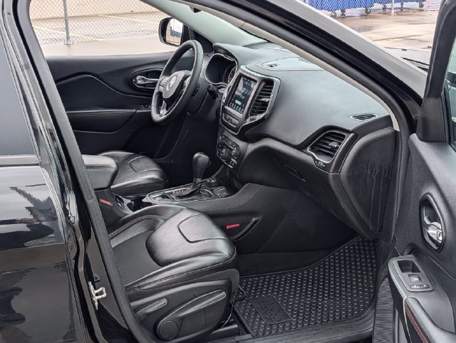 Used 2021 Jeep Cherokee Trailhawk AWD/4WD image 9