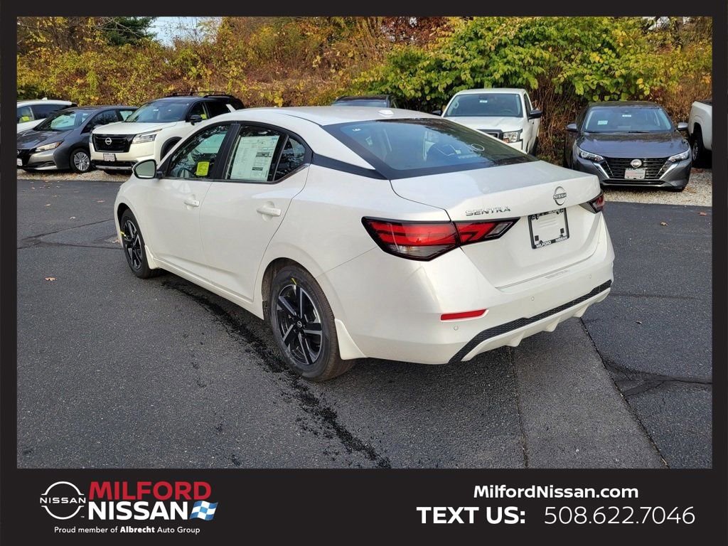Used 2025 Nissan Sentra SV w/ Trunk Package image 2