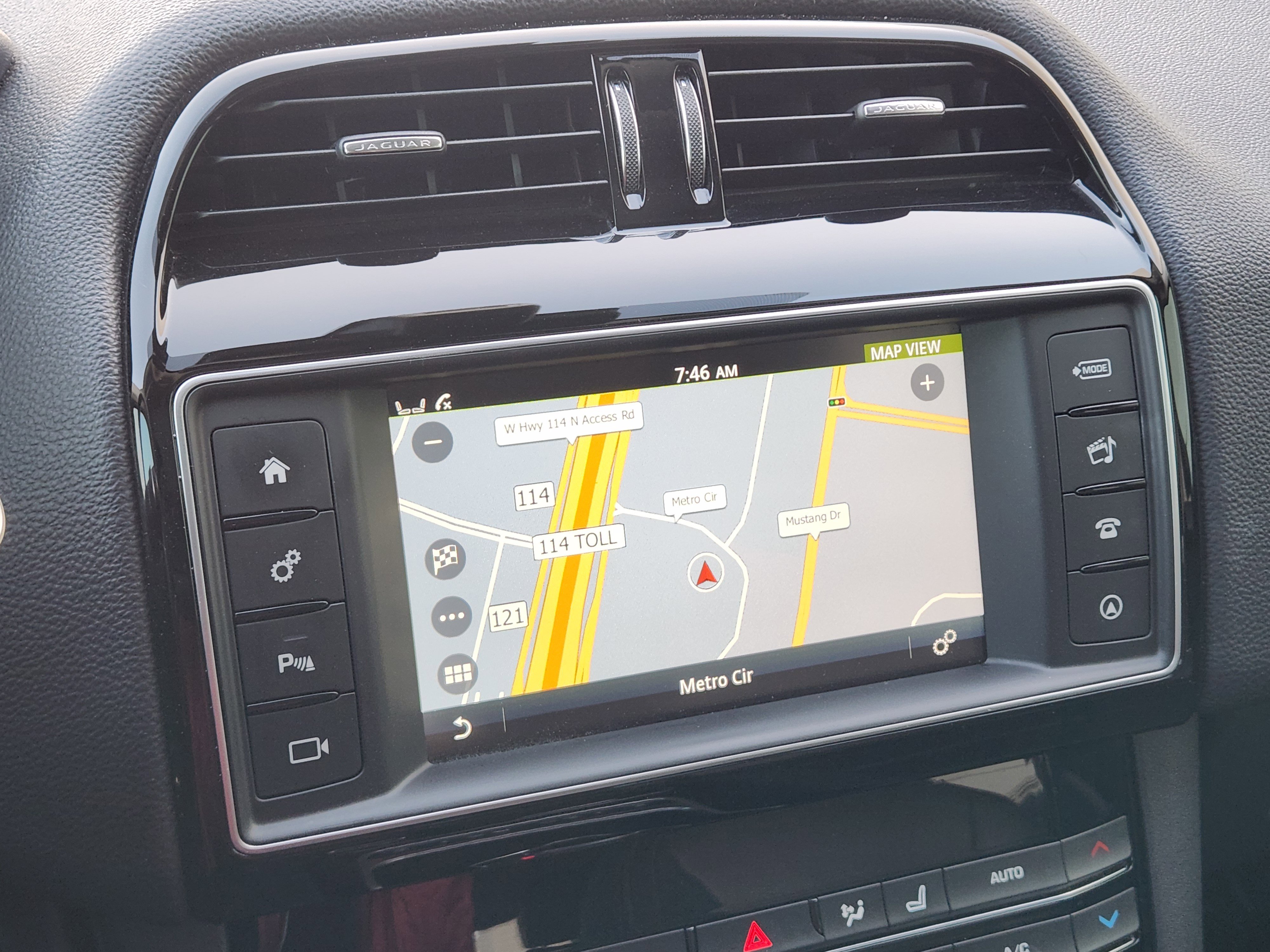 Used 2018 Jaguar F-PACE Prestige image 16