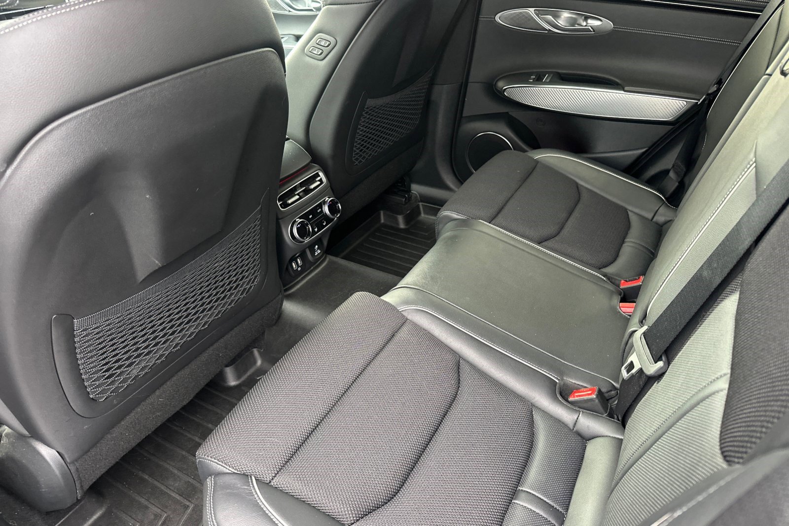 Used 2023 Genesis GV70 2.5T w/ Sport Prestige Package image 15