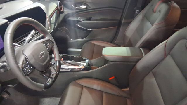 Used 2025 Chevrolet Trax RS w/ Driver Confidence Package FWD image 9