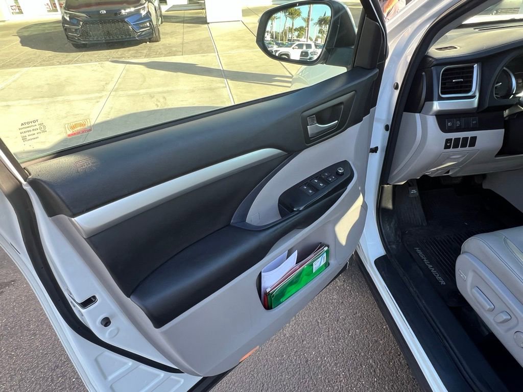 Used 2018 Toyota Highlander XLE image 8