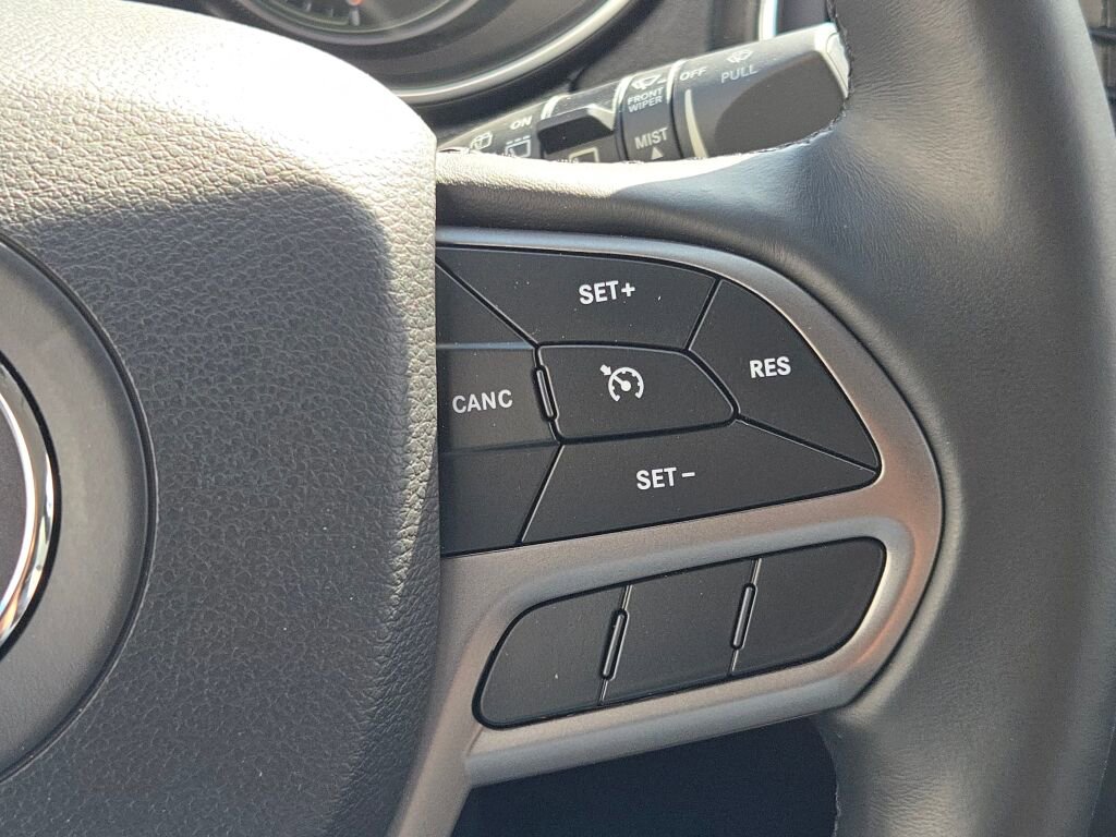 Used 2019 Jeep Cherokee Latitude Plus w/ Comfort/Convenience Group image 28