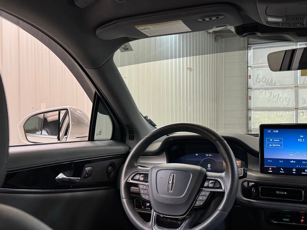 Used 2023 Lincoln Nautilus Reserve image 23