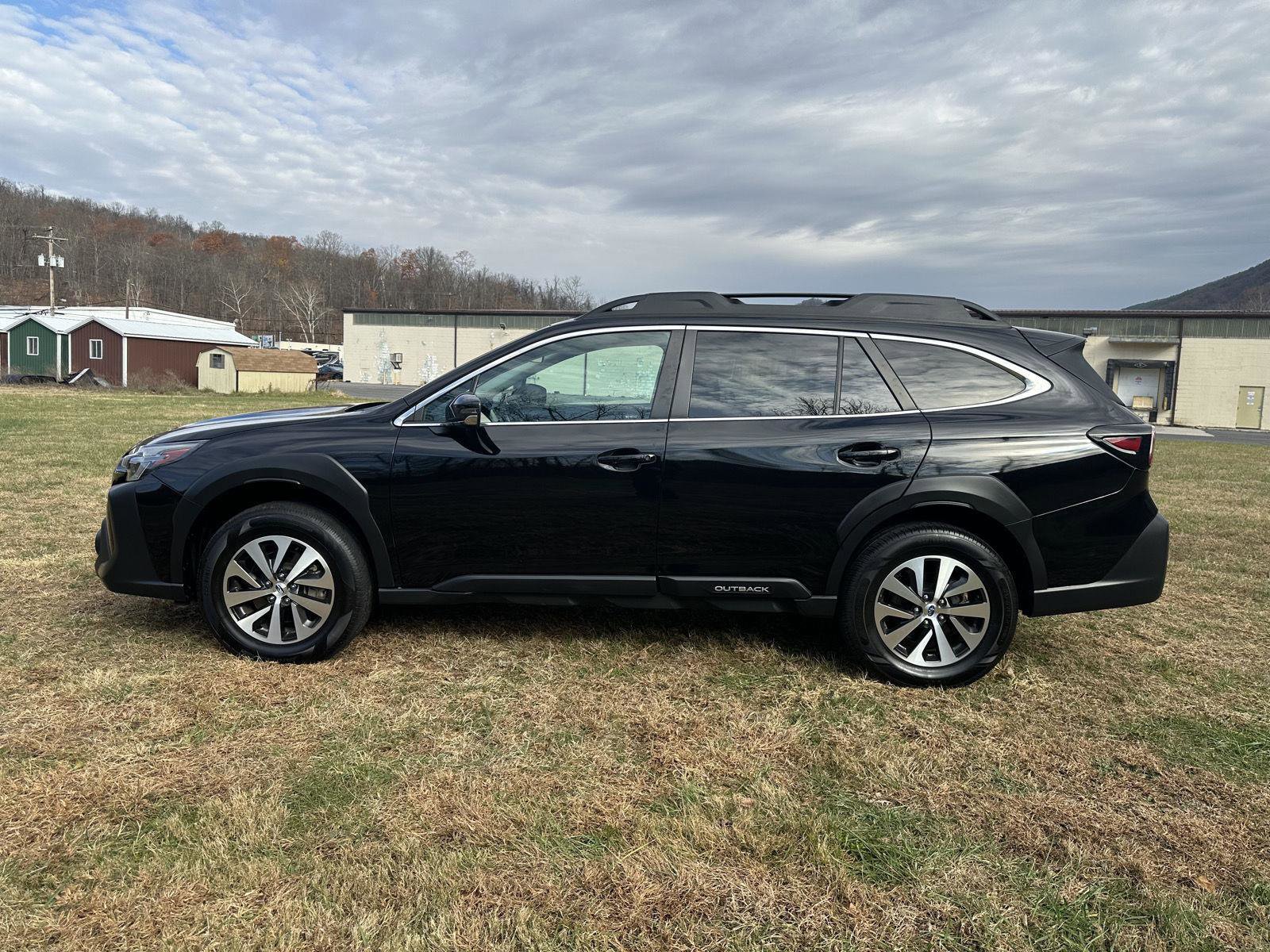 Used 2023 Subaru Outback Premium image 4