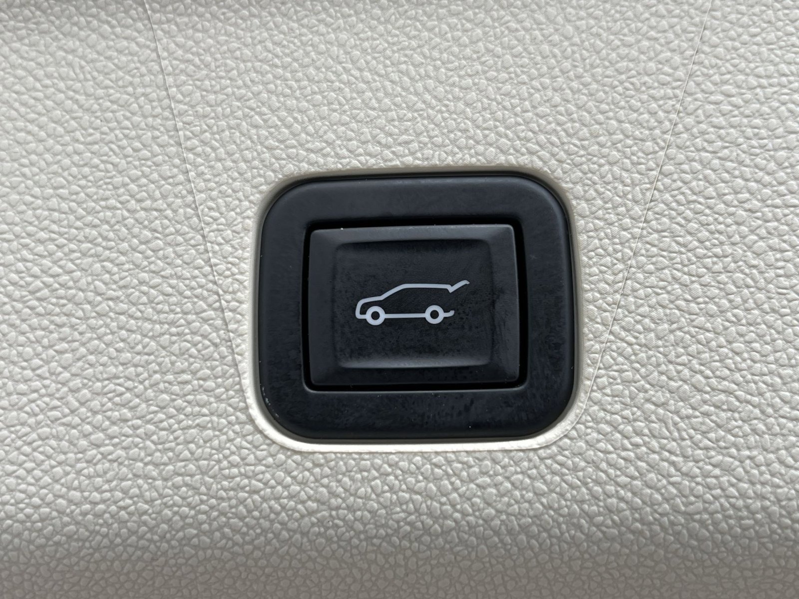 Used 2022 Cadillac Escalade Sport Platinum w/ LPO, ONYX Package image 26