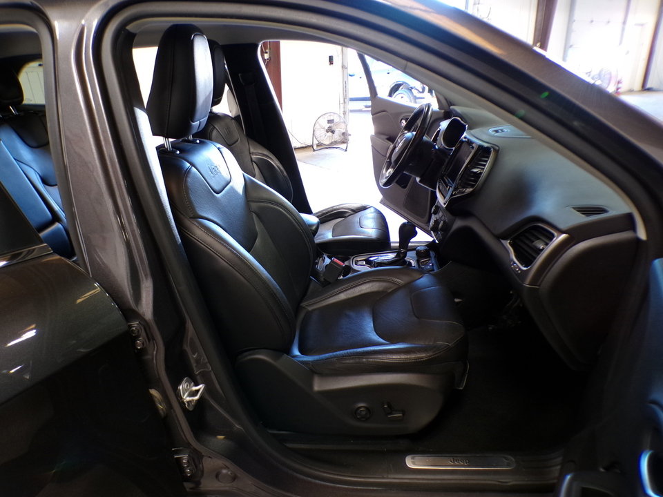 Used 2020 Jeep Cherokee Limited w/ Trailer Tow Group image 15