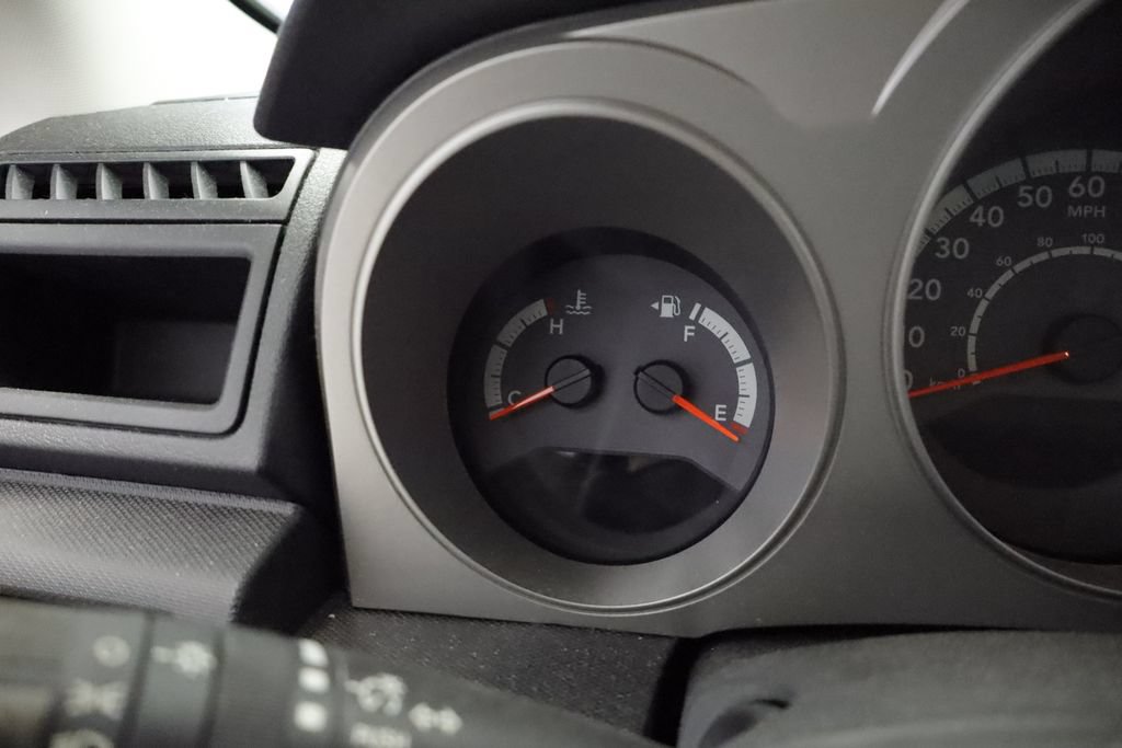 Used 2010 Dodge Avenger SXT FWD image 24