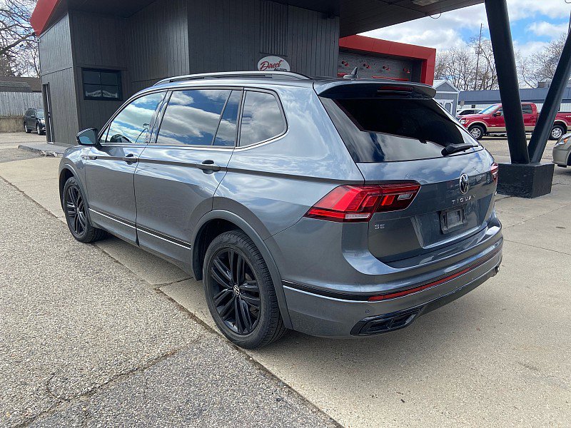Used 2022 Volkswagen Tiguan SE R-Line image 2