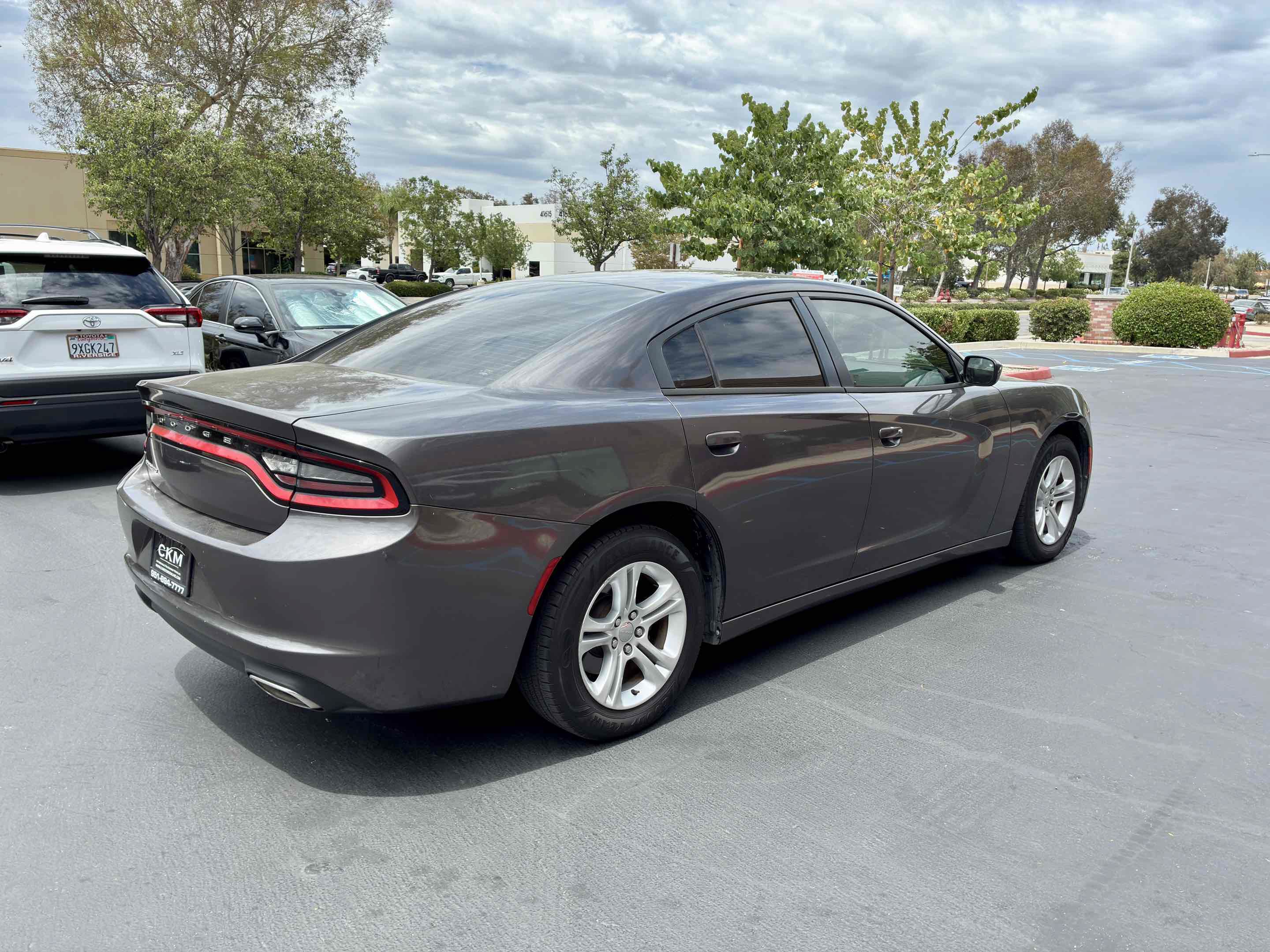 Used 2015 Dodge Charger SE RWD image 8