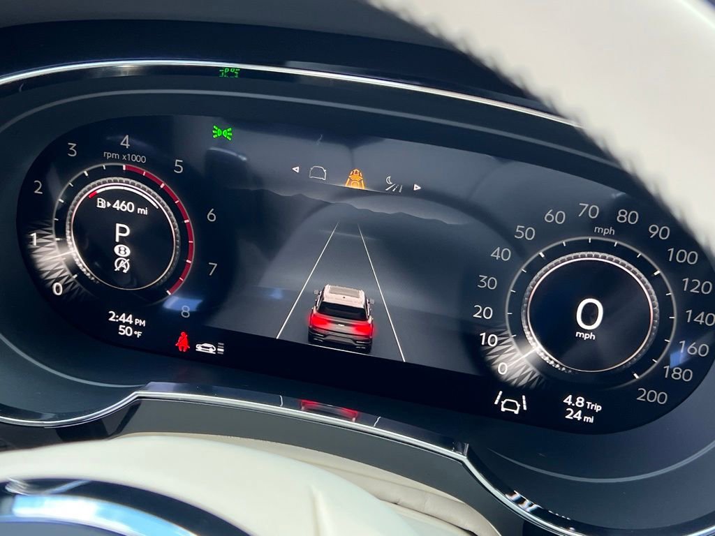 Used 2025 Bentley Bentayga image 31