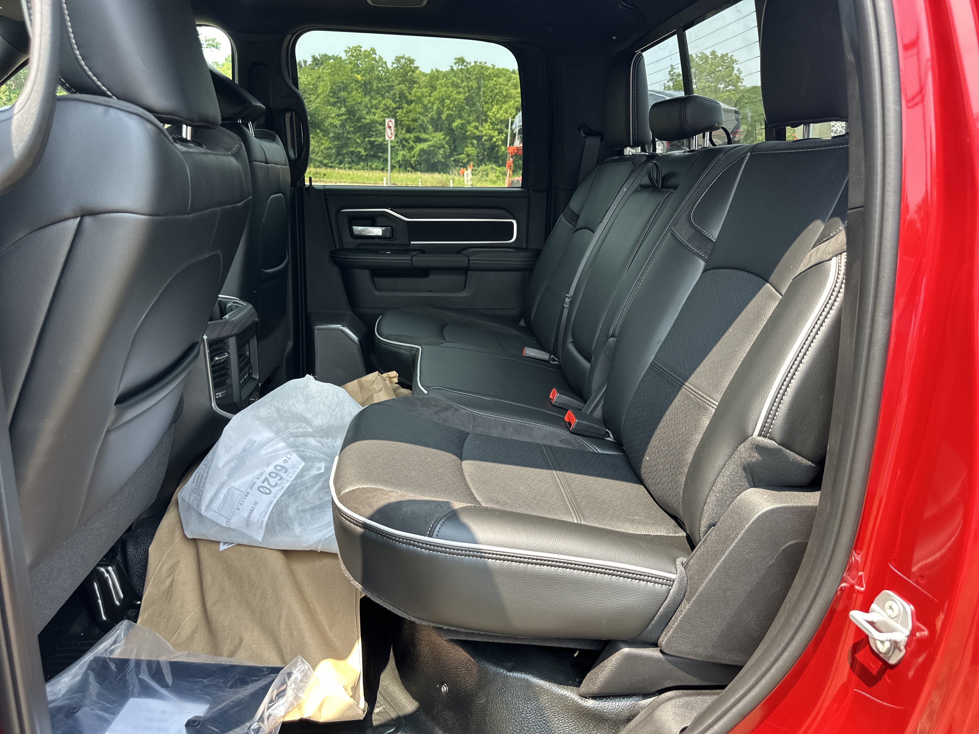 New 2026 RAM 5500 4x4 Crew Cab w/ Laramie Trim Package image 32